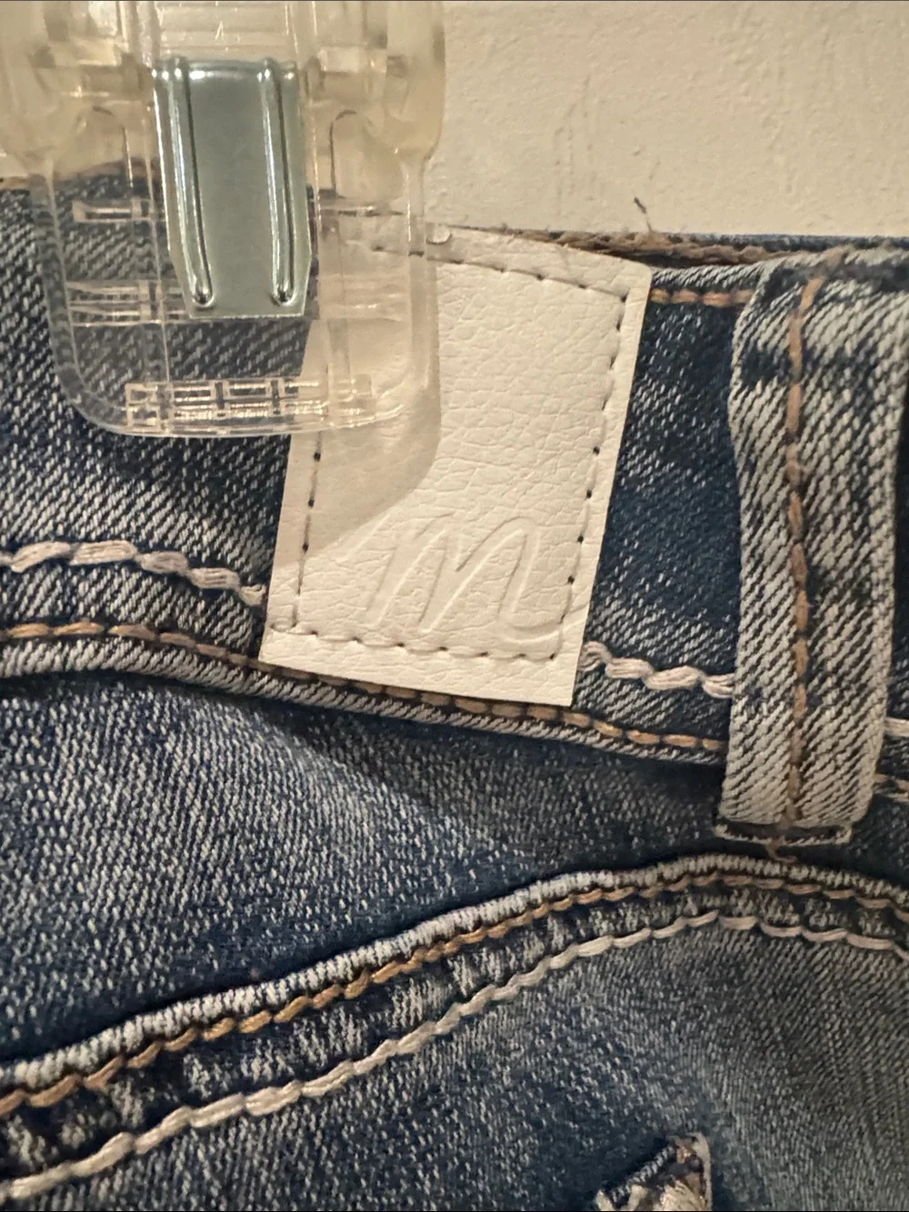 Maurice’s Straight Leg cropped Women’s Jeans in Washed Blue